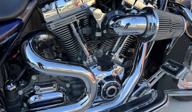 HARLEY DAVIDSON ROAD KING SCREAMING EAGLE lleno
