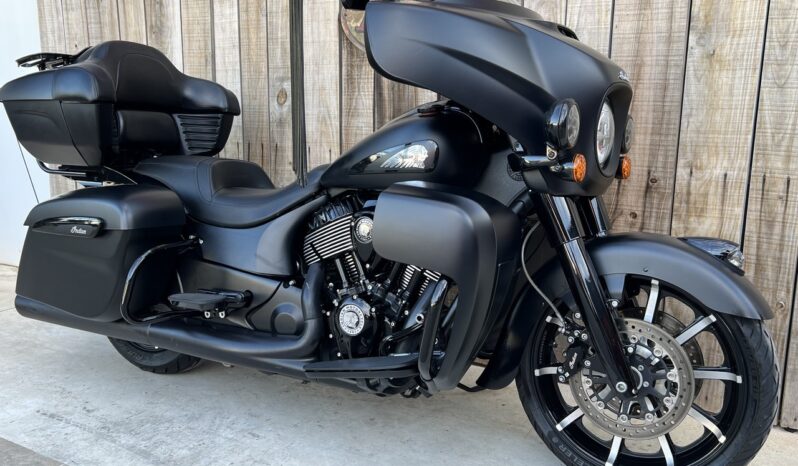 INDIAN ROADMASTER DARK HORSE lleno
