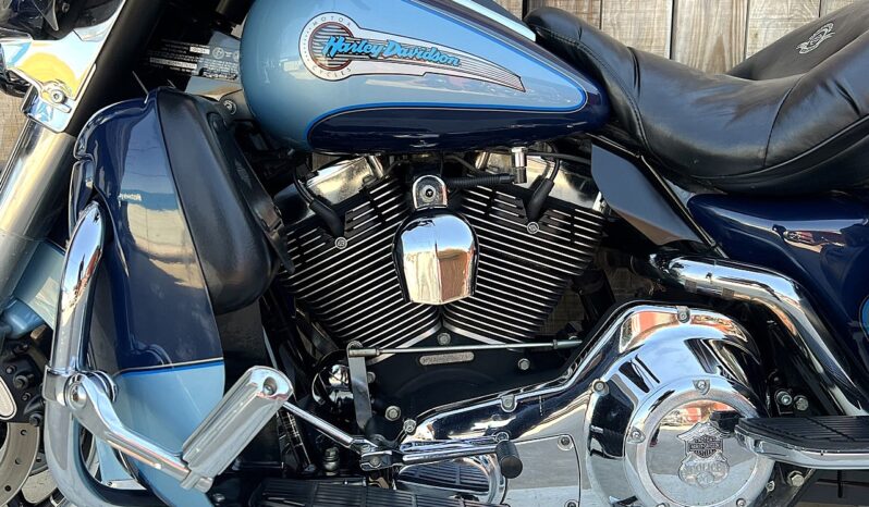 HARLEY DAVIDSON ELECTRA GLIDE ULTRA LIMITED “PEACE OFFICER” lleno