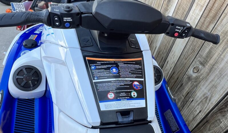 YAMAHA WAVE RUNNER lleno