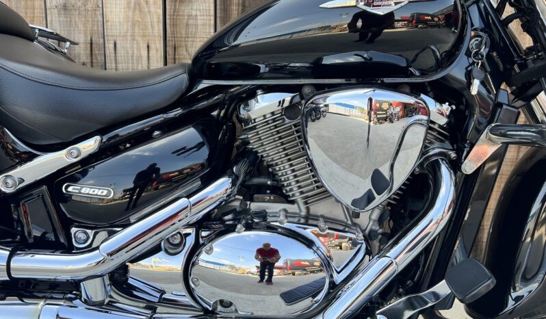 SUZUKI C800 INTRUDER lleno