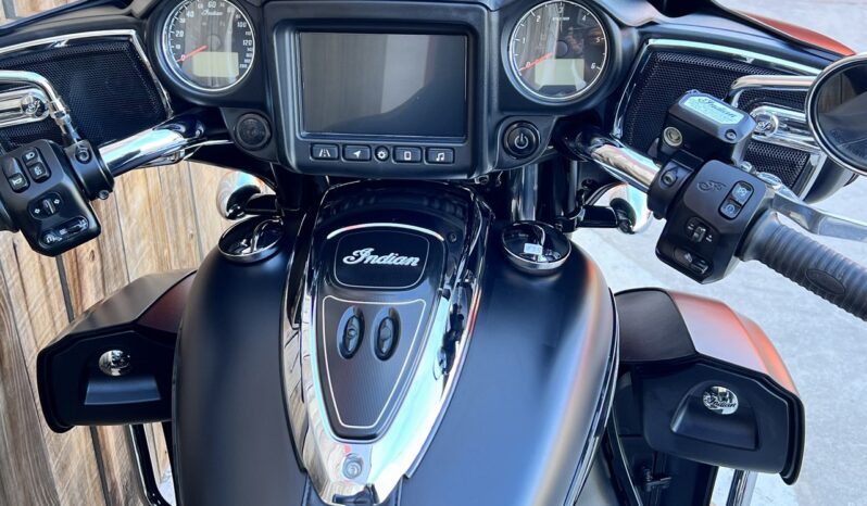 INDIAN ROADMASTER DARK HORSE lleno