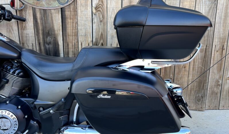 INDIAN ROADMASTER DARK HORSE lleno