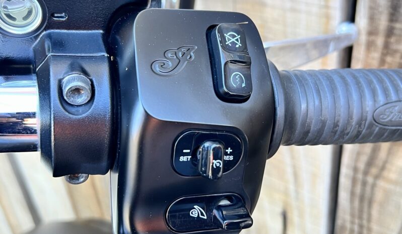 INDIAN ROADMASTER DARK HORSE lleno