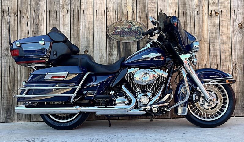 HARLEY DAVIDSON ELECTRA GLIDE ULTRA CLASSIC “PEACE OFFICER” lleno