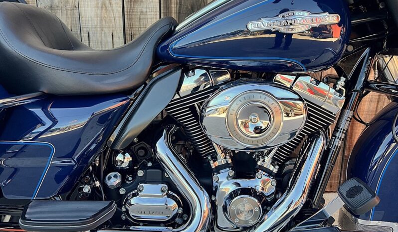 HARLEY DAVIDSON ELECTRA GLIDE ULTRA CLASSIC “PEACE OFFICER” lleno