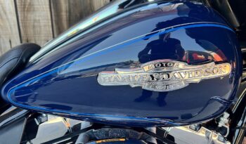 HARLEY DAVIDSON ELECTRA GLIDE ULTRA CLASSIC “PEACE OFFICER” lleno