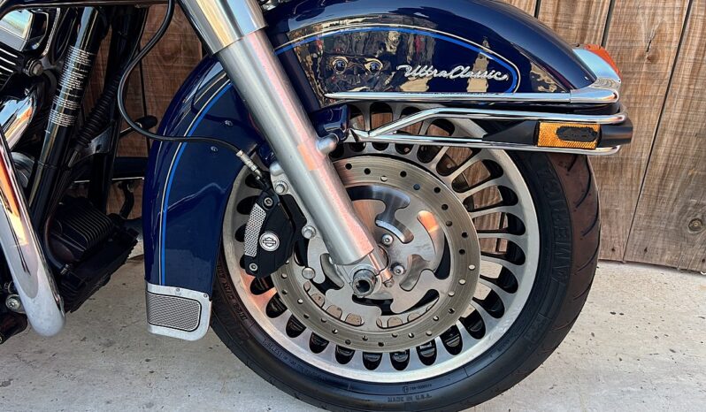 HARLEY DAVIDSON ELECTRA GLIDE ULTRA CLASSIC “PEACE OFFICER” lleno