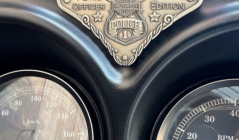 HARLEY DAVIDSON ELECTRA GLIDE ULTRA CLASSIC “PEACE OFFICER” lleno