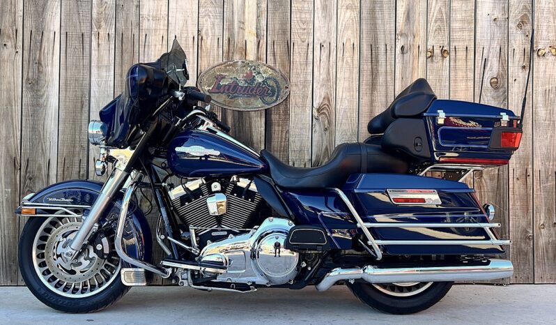 HARLEY DAVIDSON ELECTRA GLIDE ULTRA CLASSIC “PEACE OFFICER” lleno