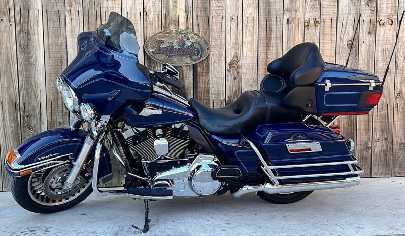 HARLEY DAVIDSON ELECTRA GLIDE ULTRA CLASSIC “PEACE OFFICER” lleno