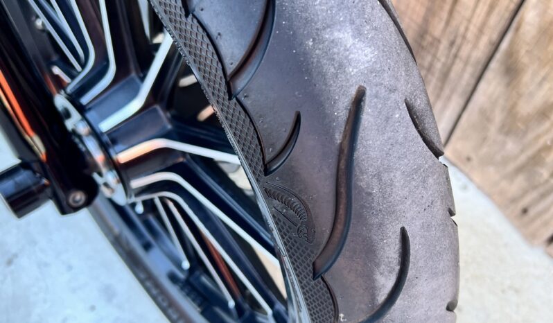 HARLEY DAVIDSON XL883 IRON A2 lleno