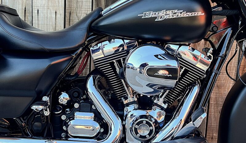 HARLEY DAVIDSON STREET GLIDE 103 lleno