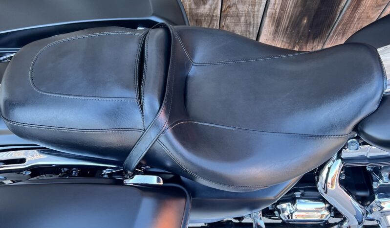 HARLEY DAVIDSON STREET GLIDE 103 lleno