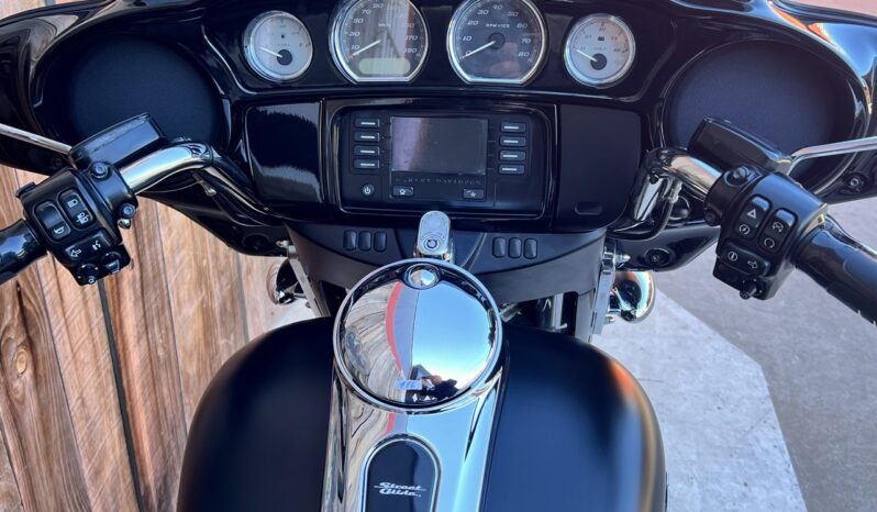 HARLEY DAVIDSON STREET GLIDE 103 lleno