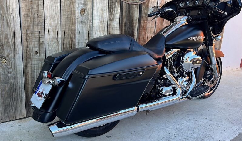 HARLEY DAVIDSON STREET GLIDE 103 lleno