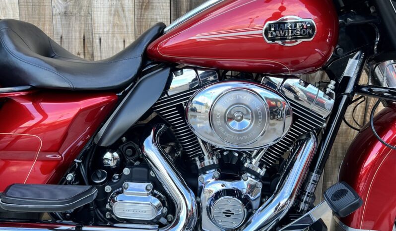 HARLEY DAVIDSON ELECTRA GLIDE BAGGER lleno