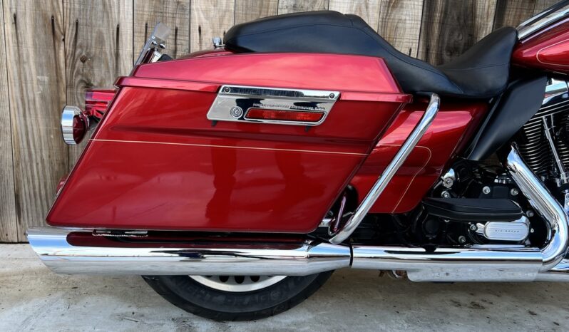 HARLEY DAVIDSON ELECTRA GLIDE BAGGER lleno