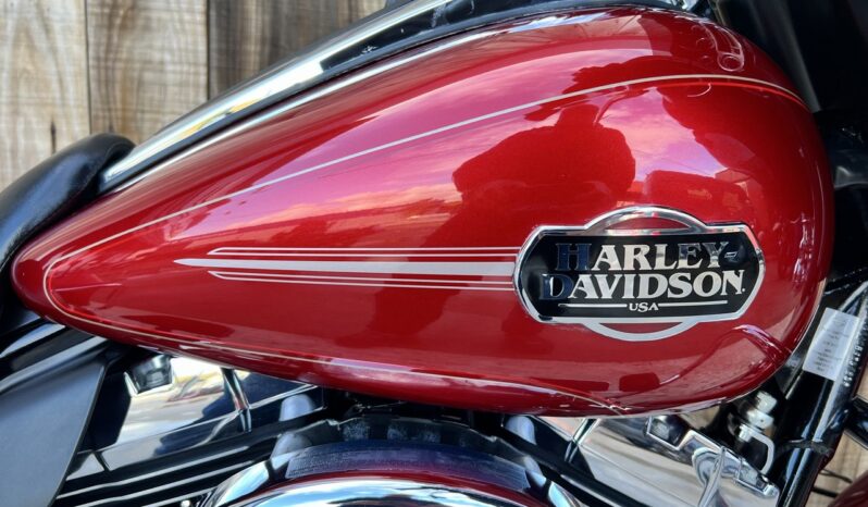 HARLEY DAVIDSON ELECTRA GLIDE BAGGER lleno