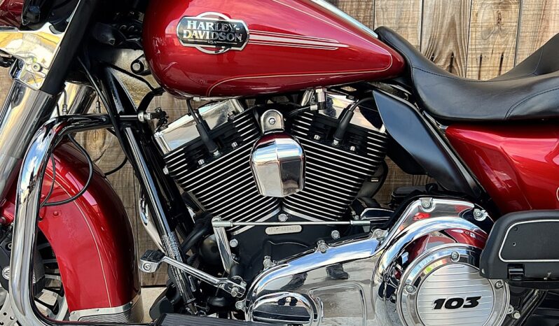 HARLEY DAVIDSON ELECTRA GLIDE BAGGER lleno