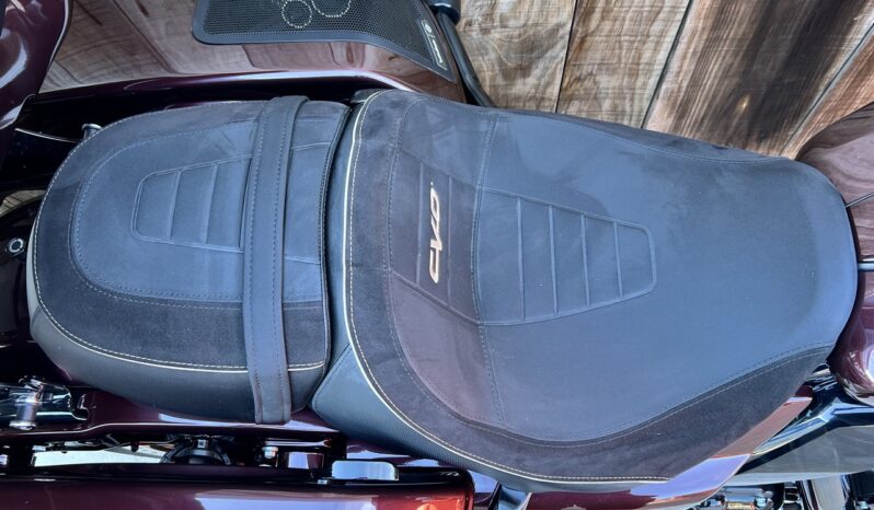 HARLEY DAVIDSON STREET GLIDE CVO lleno