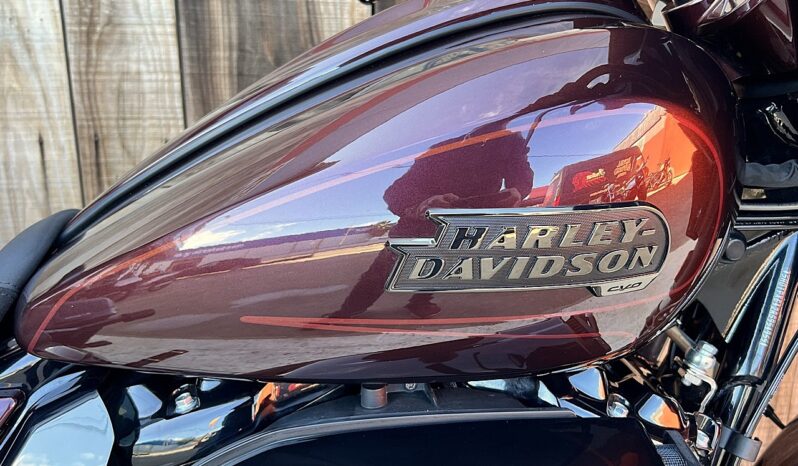 HARLEY DAVIDSON STREET GLIDE CVO lleno