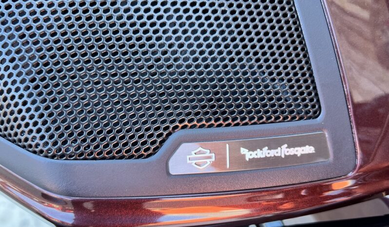 HARLEY DAVIDSON STREET GLIDE CVO lleno