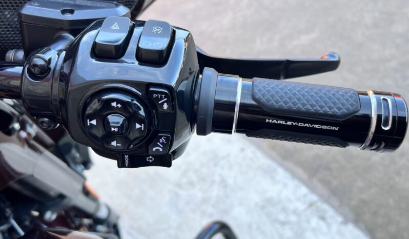 HARLEY DAVIDSON STREET GLIDE CVO lleno