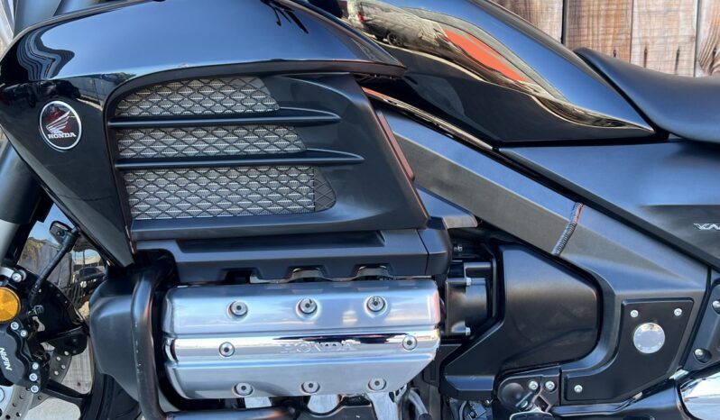 HONDA GL1800 VALKYRIE lleno