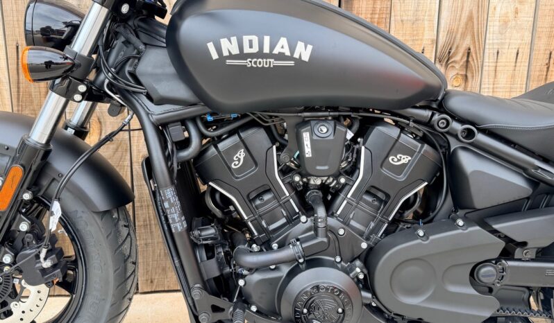 INDIAN SCOUT SIXTY BOBBER lleno