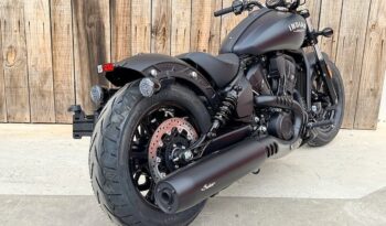 INDIAN SCOUT SIXTY BOBBER lleno
