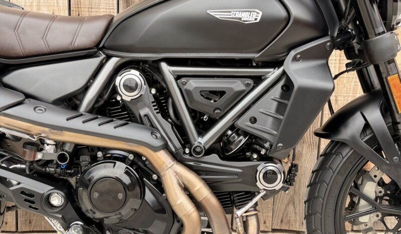 DUCATI SCRAMBLER ICON DARK lleno