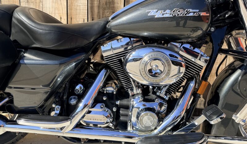 HARLEY DAVIDSON ROAD KING CUSTOM lleno