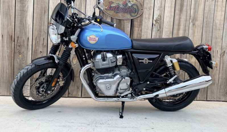 ROYAL ENFIELD INTERCEPTOR 650 lleno