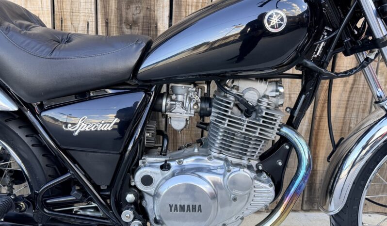 YAMAHA SR250 SPECIAL lleno