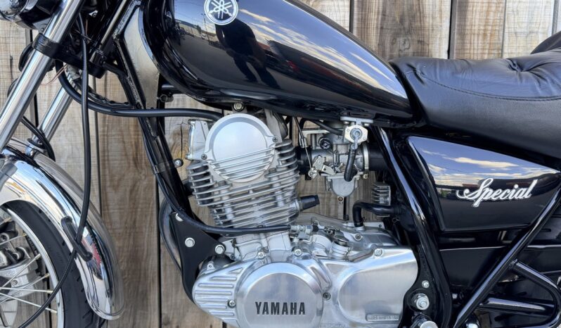 YAMAHA SR250 SPECIAL lleno