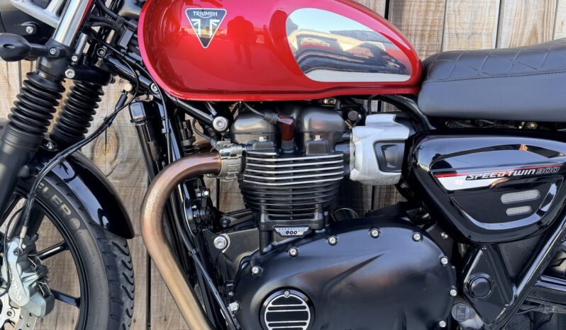 TRIUMPH SPEED TWIN 900 lleno