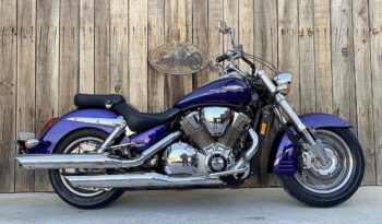 HONDA VTX1800 lleno