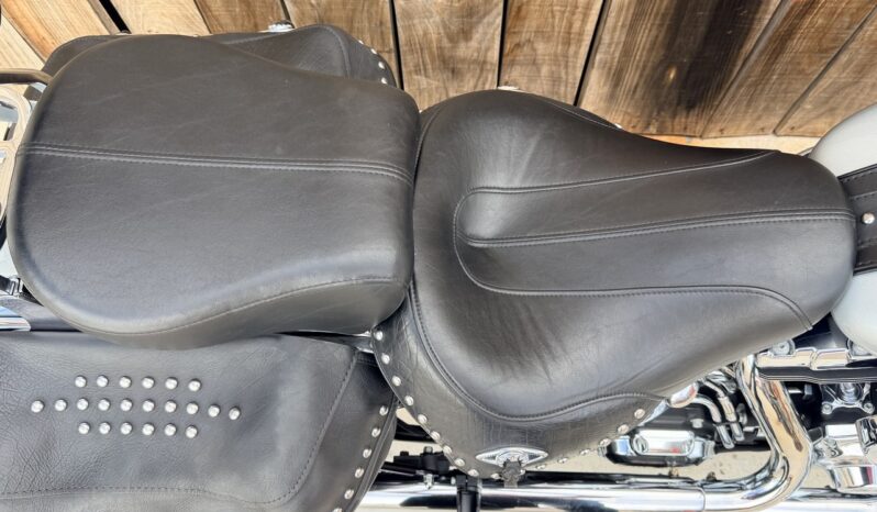 HARLEY DAVIDSON HERITAGE SOFTAIL CLASSIC lleno