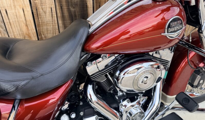 HARLEY DAVIDSON ROAD KING CLASSIC lleno
