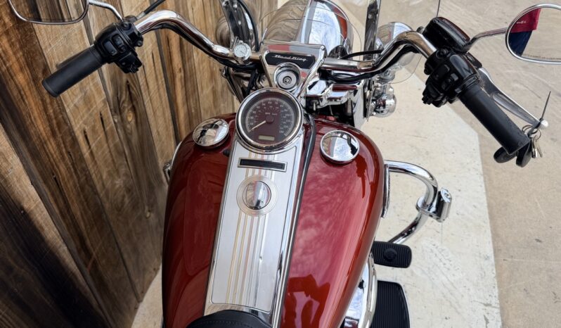 HARLEY DAVIDSON ROAD KING CLASSIC lleno