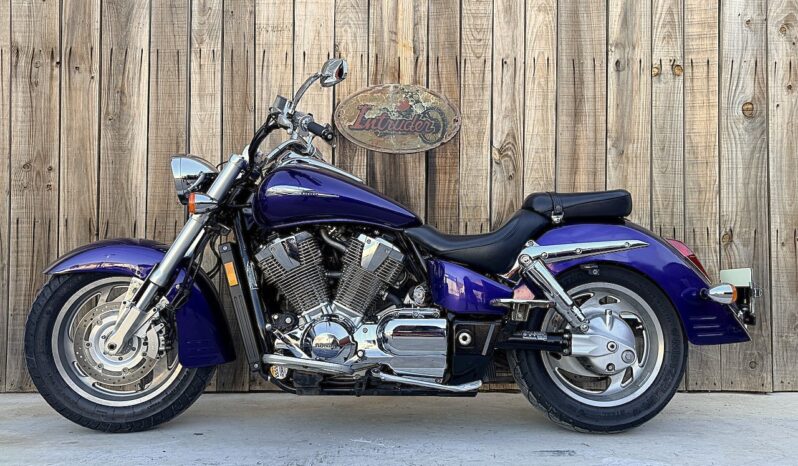 HONDA VTX1800 lleno