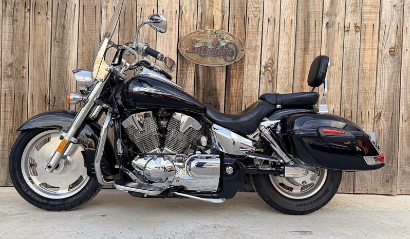 HONDA VTX1300 lleno
