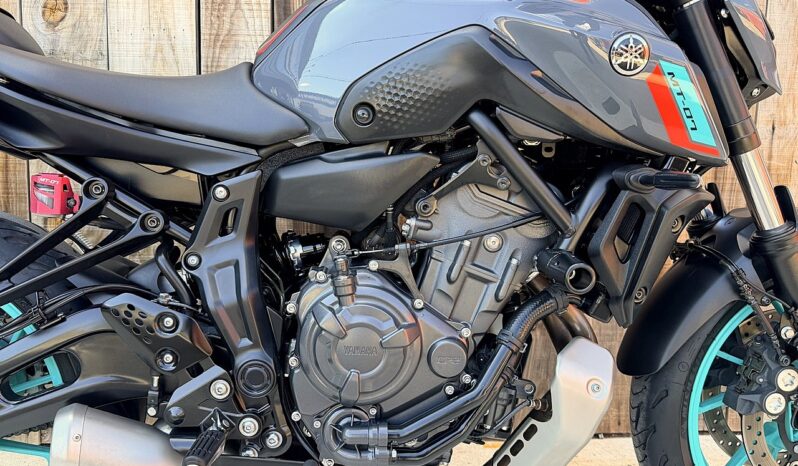 YAMAHA MT-07 lleno