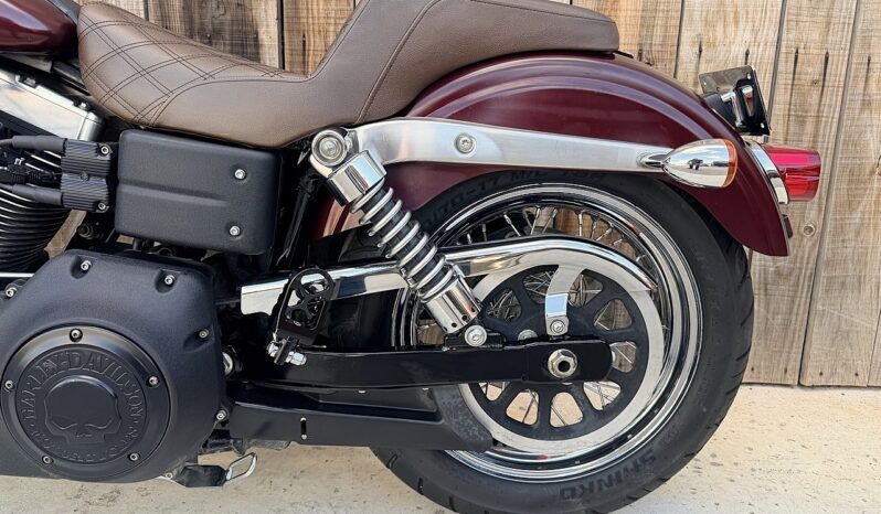 HARLEY DAVIDSON DYNA STREET BOB lleno