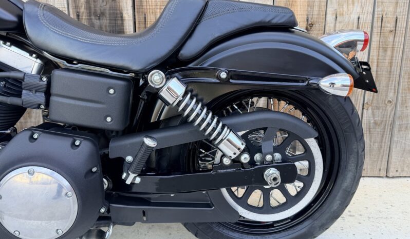 HARLEY DAVIDSON DYNA STREET BOB lleno